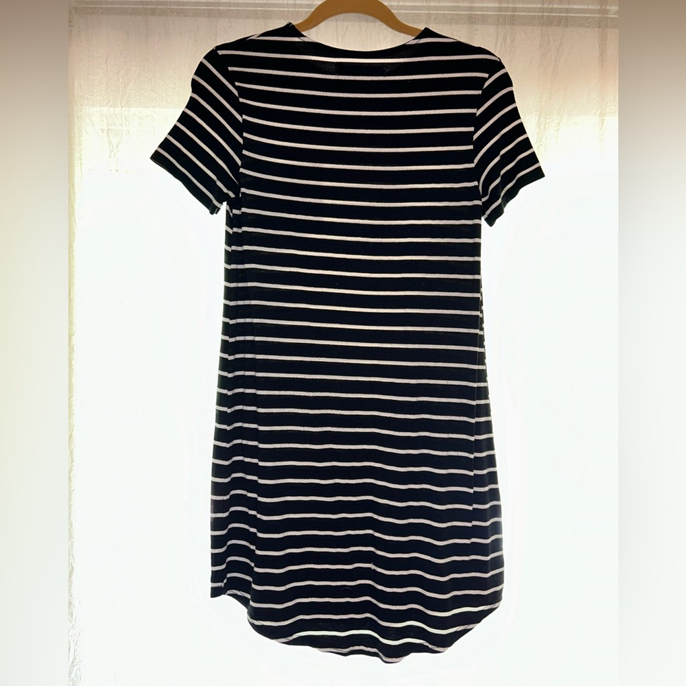 Abercrombie & Fitch navy blue and white striped t-shirt dress